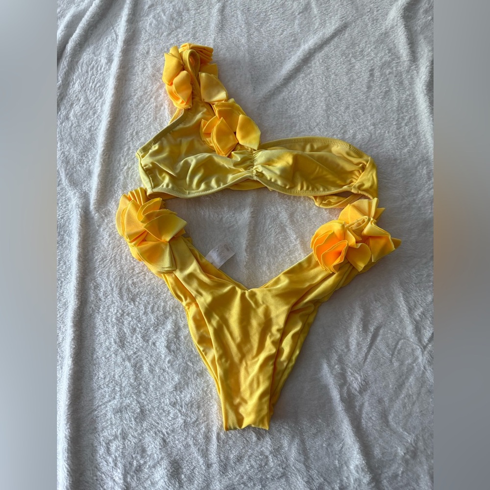 Pina Colada Yellow Embellished Flowers One Shoulder High Leg 2pc Bikini M